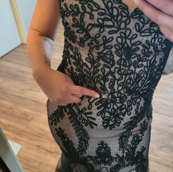 Betsy Adam gown - Picture 6 of 14